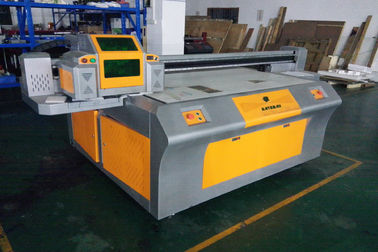 China Flachbett-UVtintenstrahl-Drucker, Handelsdruckmaschine für PVC/Wellpappe fournisseur