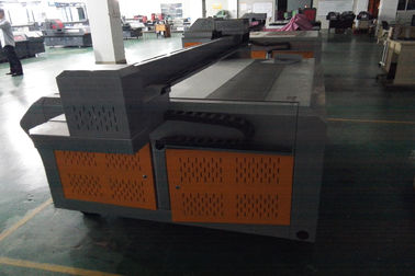China 1.5x1.3m Flachbett-UVdrucker für Metall, keramisch, Glas-, hölzern, Plastik, PVC usw. RICOH GEN4/GEN5 fournisseur