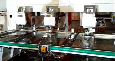 China Drei Bohrkopf-multi Loch-Bohrmaschine für Glasmöbel-Tabelle fournisseur
