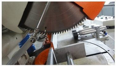 China Doppelte Hauptschneidemaschine für Aluminium/uPVC/PVC-/Vinylprofil fournisseur
