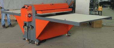 China Tabellen-pneumatische Sublimations-Hitze-Presse-Übergangsmaschine für T-Shirts/Gewebe/überzogenes Brett fournisseur