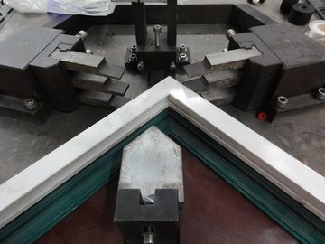 Aluminiumeckkombinationsmaschinen-/Aluminiumfenster-Maschinerie fournisseur